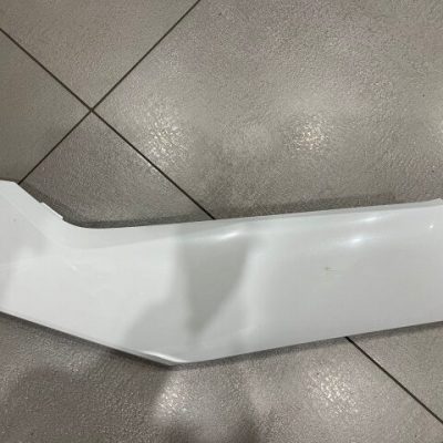 Spoiler Inferiore Pedana Destro Bianco Lucido  Plastica  HONDA SH 125 e 150 ultimo modello anno 2020 Codice 64321-K0R-V0000 , USATO