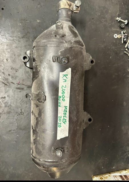 Marmitta Originale Piaggio Medley 125 -150 cc (2020-2022) Usata Solo Piccola Botta ! Non rumorosa , USATA