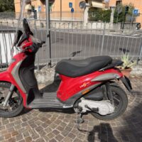 Piaggio Liberty S 50 4 Tempi  Anno immatricolazione 2007 Perfetta usata pochissimo  km 30000 completa di  bauletto e parabrezza   . Garantito 1 Anno USATO