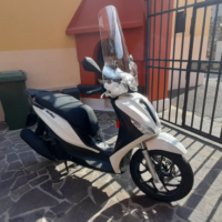 Piaggio Medley 125 S IMMATRICOLATO 06/2026 km 500 COME NUOVO MAI USATO IMMACOLATO PARI AL NUOVO COMPLETO DI PARABREZZA E BOLLO . QUALSIASI PROVA ANCORA GARANZIA DI QUASI 4 ANNI 