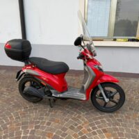 Piaggio Liberty S 50 4 Tempi  Anno immatricolazione 2007 Perfetta usata pochissimo  km 23000 completa di  parabrezza e bauletto    . Garantito 1 Anno USATO