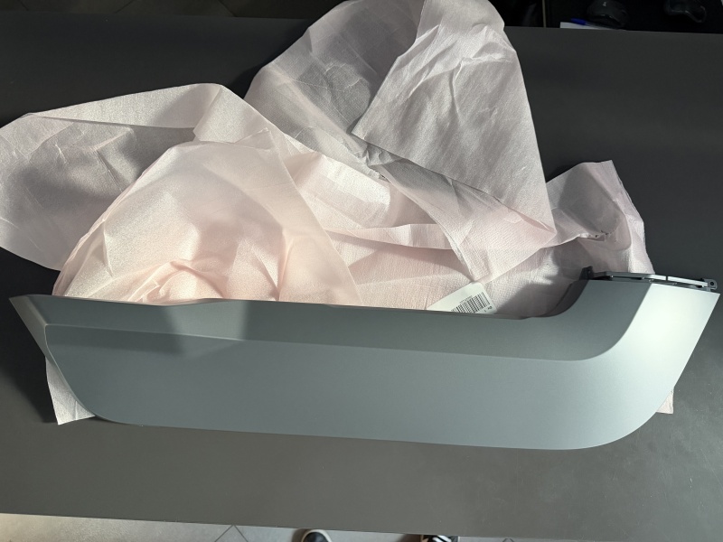 SPOILER SOTTO PEDANA DESTRO COLORE ARGENTO OPACO  NIU NQIX 150-300-500 ELETTRICO  CODICE 30405246 , NUOVO