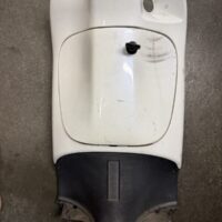  Scudo Interno Scarabeo 50 4 Tempi e 2 Tempi ULTIMA SERIE Colore Bianco Lucido Piaggio  ANTERIORE PERFETTO ,USATO