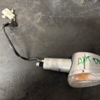 FRECCIA ANTERIORE DESTRA COMPLETA APRILIA SCARABEO 50 MOTORE PIAGGIO ULTIMO MODELLI BIANCO A LED DOPO 2013,NUOVA