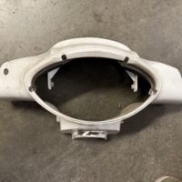  Coprimanubrio Anteriore Porta Fanale  Scarabeo 50 4 Tempi e 2 Tempi ULTIMA SERIE Colore Bianco Lucido Piaggio  ANTERIORE PERFETTO ,USATO