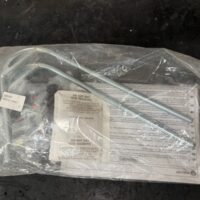 KIT ATTACCHI PER PARABREZZA MEDIO “URBAN” ORIGINALE PIAGGIO MEDLEY 125-150 (2014-2019) CODICE 1B003992 ( SI MONTA SU COMPLETO 1B003991 O CON LASTRA 1B003993) , NUOVI