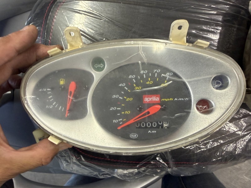 Strumento Cruscotto Completo Aprilia  Scarabeo 50 2 Tempi serie motore minarelli e motore piaggio  , NUOVO