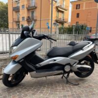 Yamaha T Max 500 carburatore colore argento lucido tenuto bene usato poco km 39000 anno immatricolazione 2003 perfetto unico proprietario 